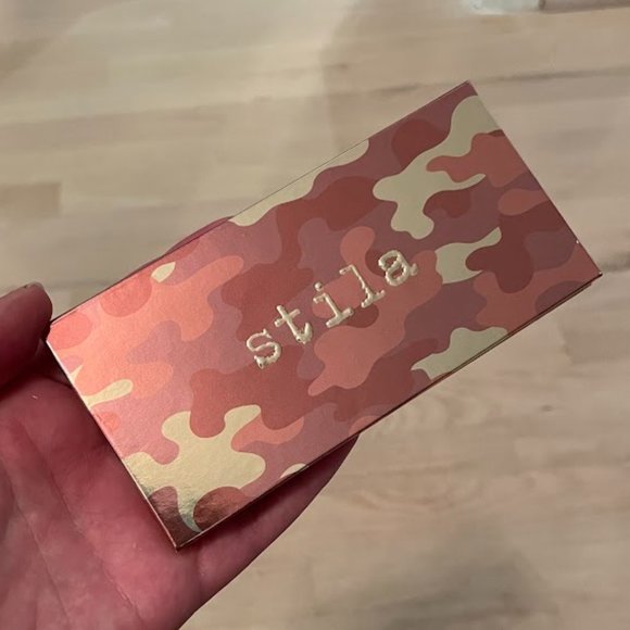 NIB Stila Nobility Eye Shadow Palette - Picture 2 of 4